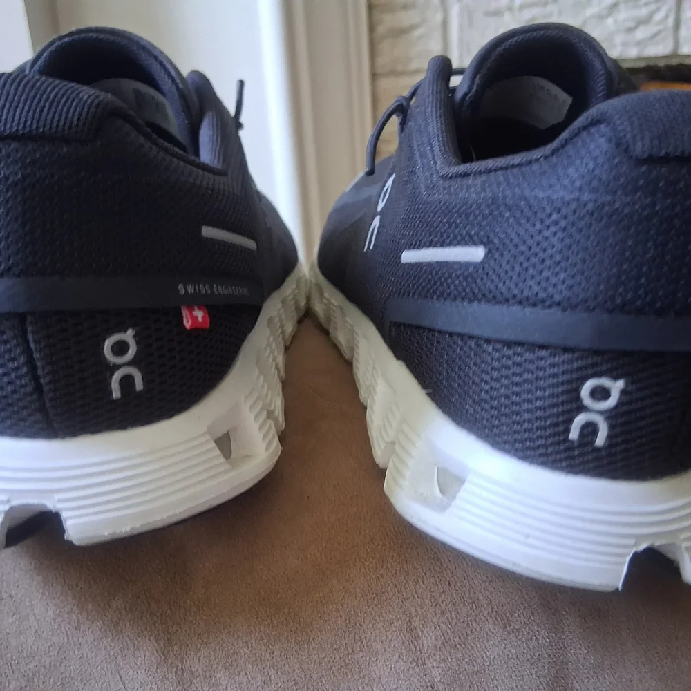 On Cloud Running Womens's Black Sneakers - Picture 5 of 8